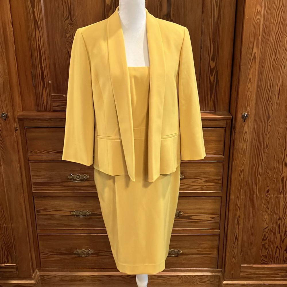Kasper mustard gold 2 pc dress suit sz 14